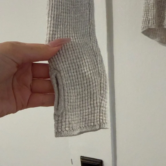 Margaret O'Leary Shirttail Waffle Vneck - Picture 4 of 7